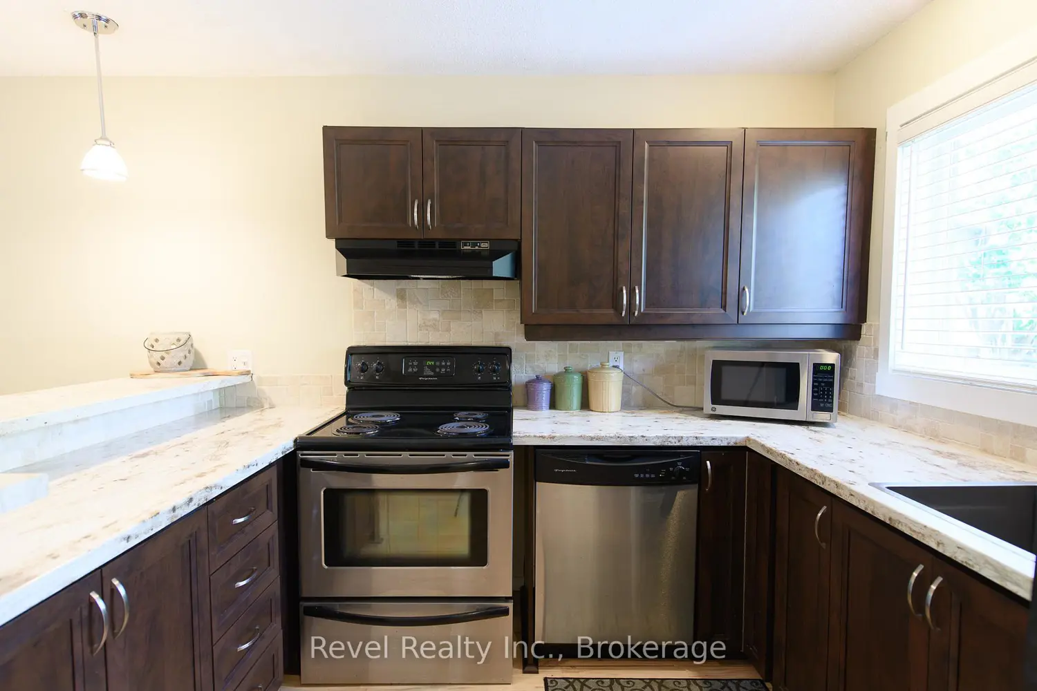 440 Oxbow Crescent photo 5