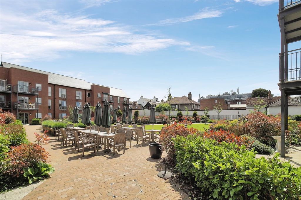2 bed flat for saleMonument Place, Endless Street, Salisbury SP1