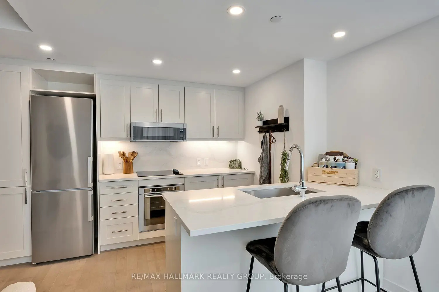 340 Queen Street 1406 photo 3