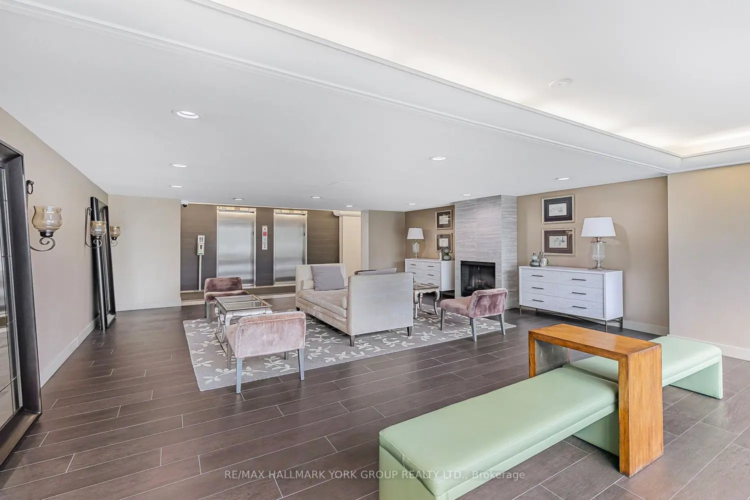 7811 Yonge Street 1007 photo 4