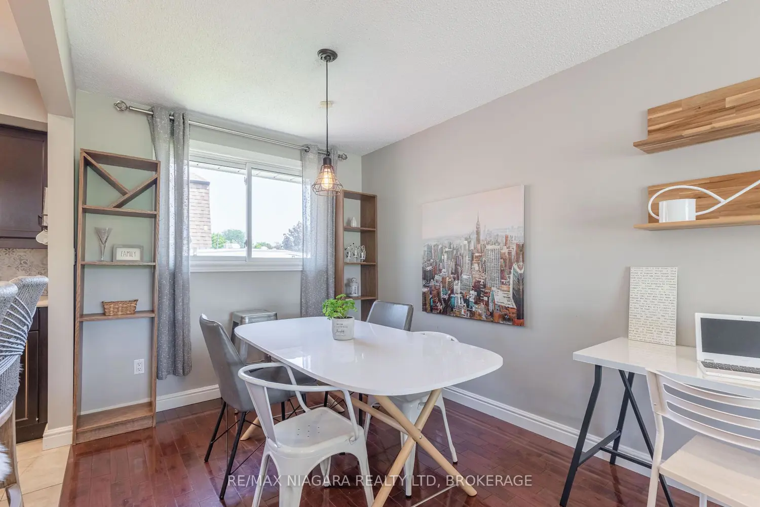 8229 Rideau Street photo 5