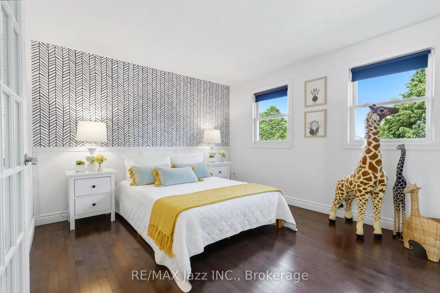 555 Cobblehill Drive photo 4