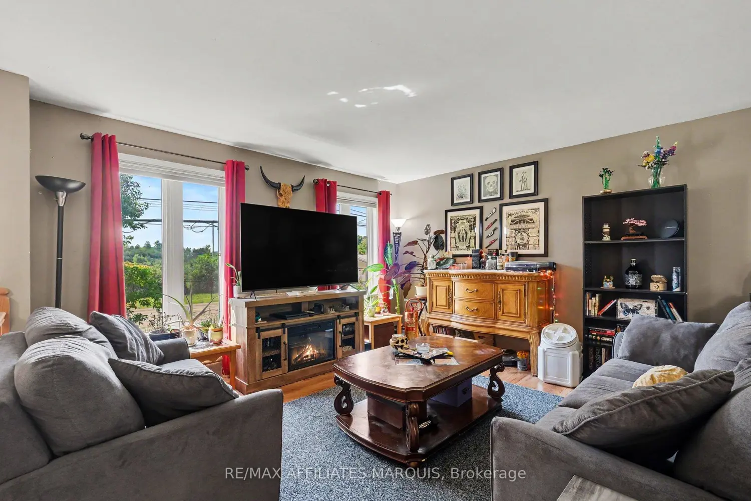 7496 Roger Stevens Drive photo 2