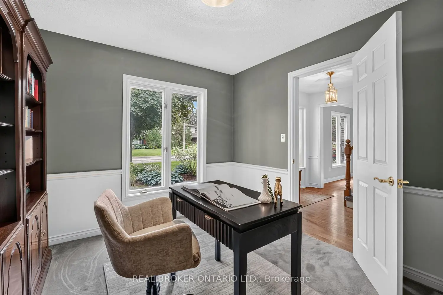 207 Longfield Crescent photo 4