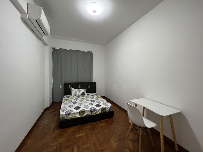10 Flora Road photo 2