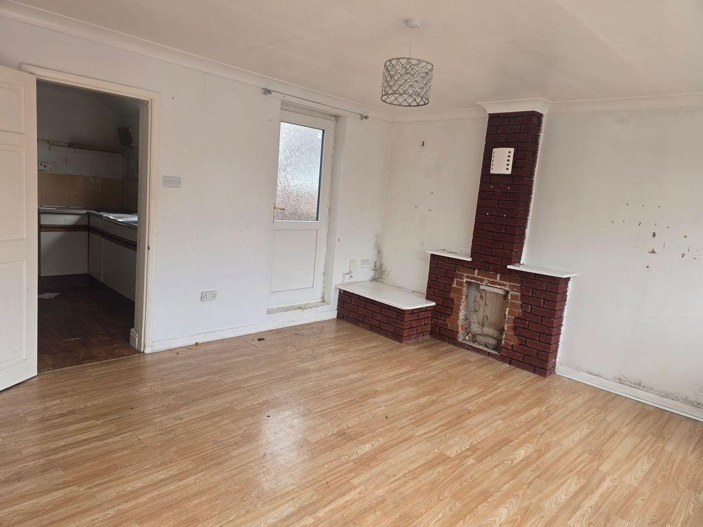 2 bed flat for saleDoncaster Road, Scunthorpe DN15 photo 5