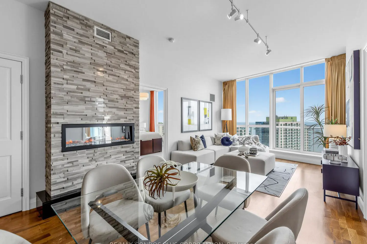 208 Queens Quay Ph2 photo 3