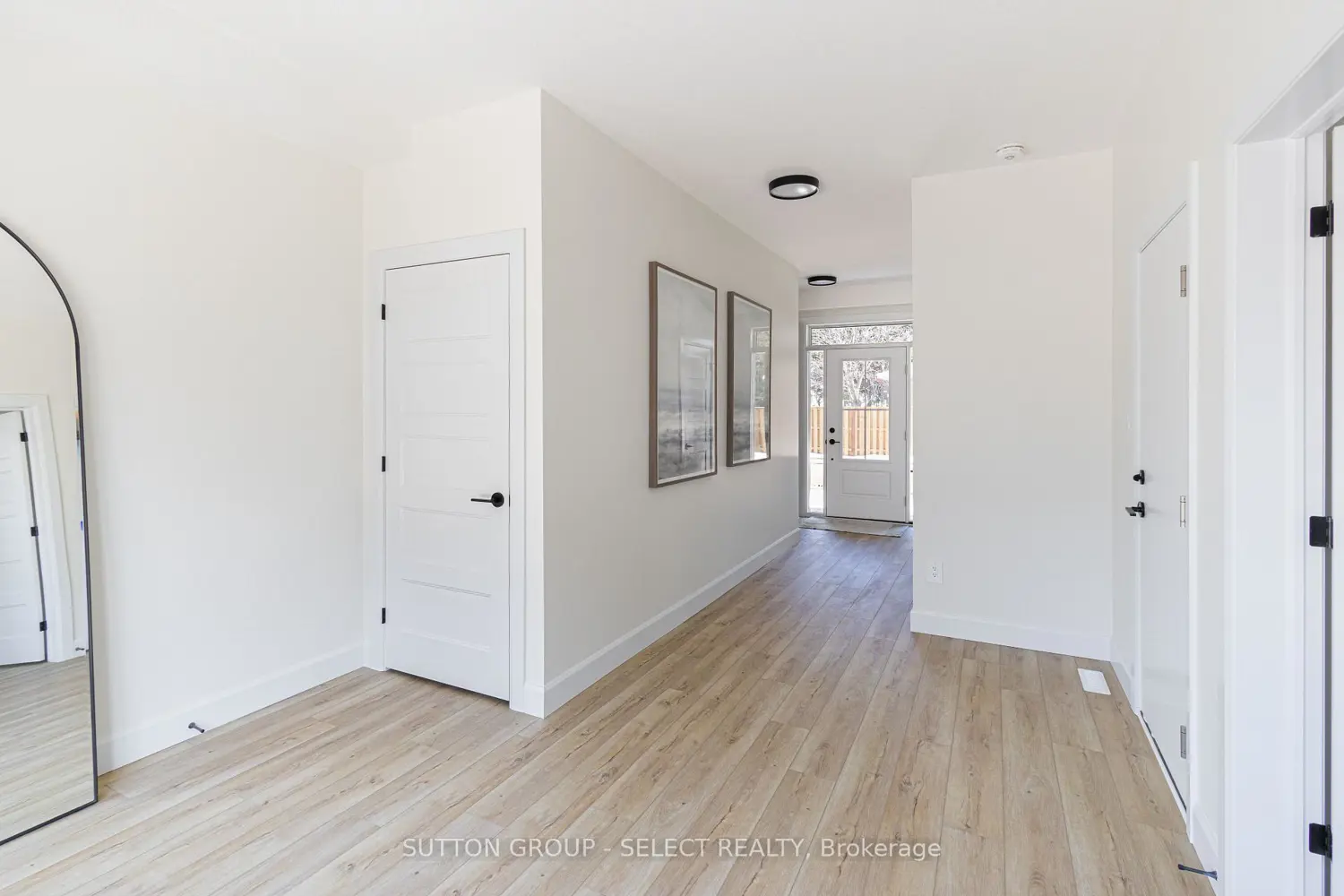 233 Upper Queen Street 2 photo 2