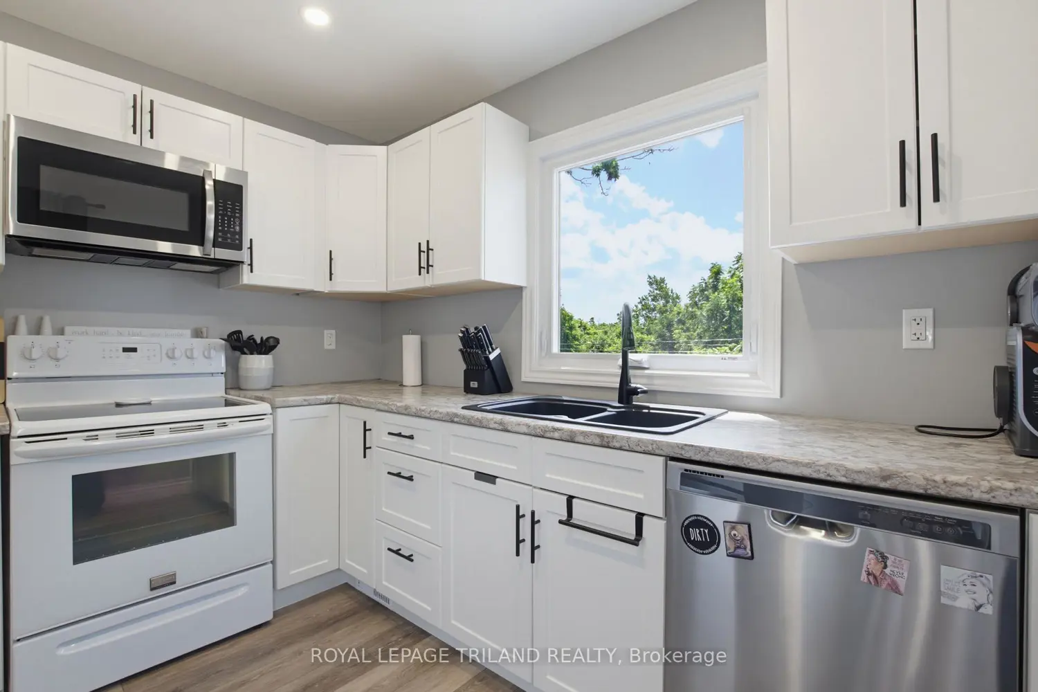 75 Connaught Avenue photo 4