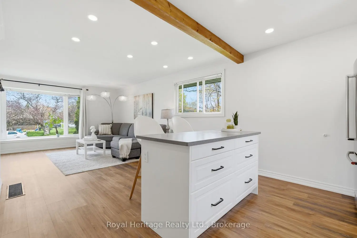 641 Freemont Road photo 4