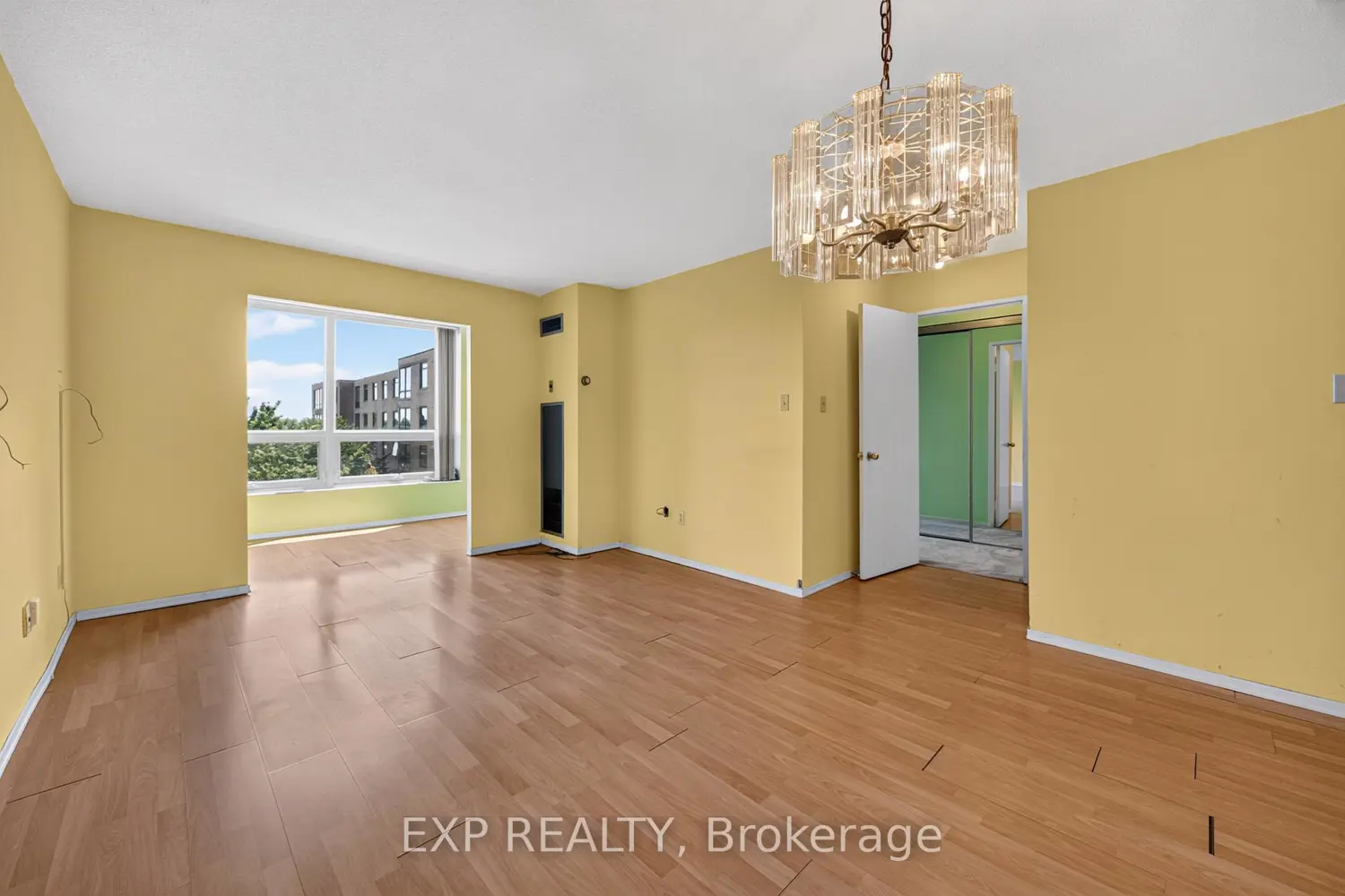 326 Major Mackenzie Drive 716 photo 3