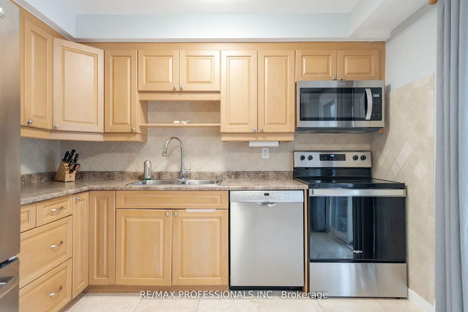 4199 Gayling Gardens photo 3