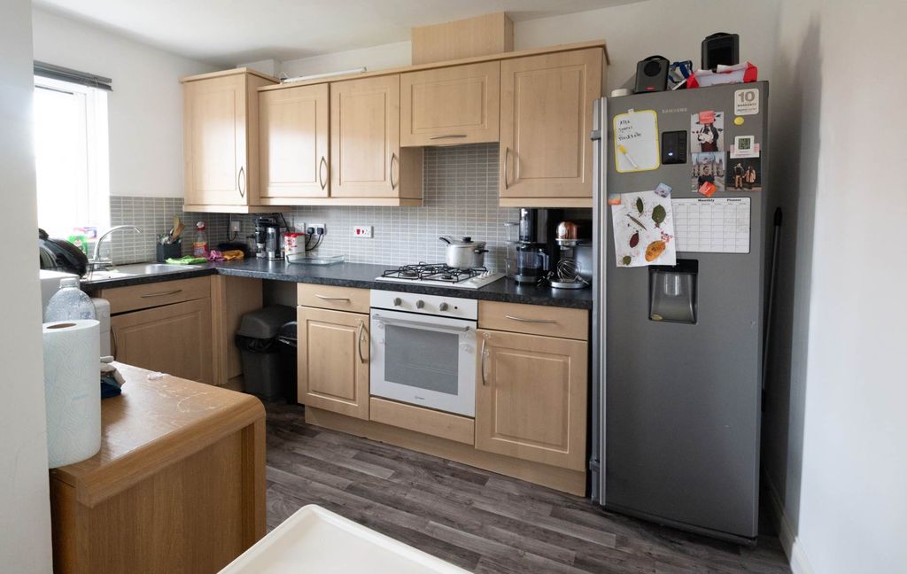 2 bed flat for saleRiverside Close, Bridgwater TA6 photo 4