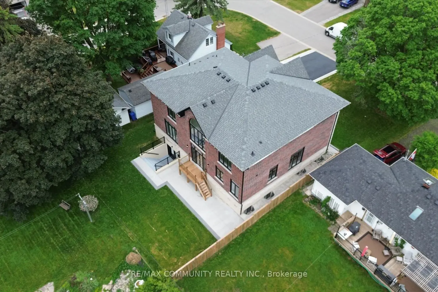 154 Burkholder Street photo 4