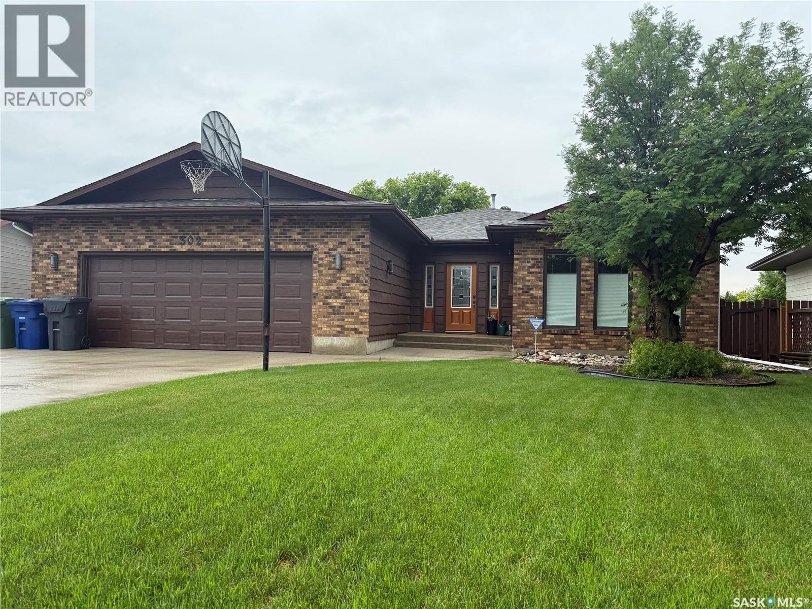 302 Watson CRESCENT