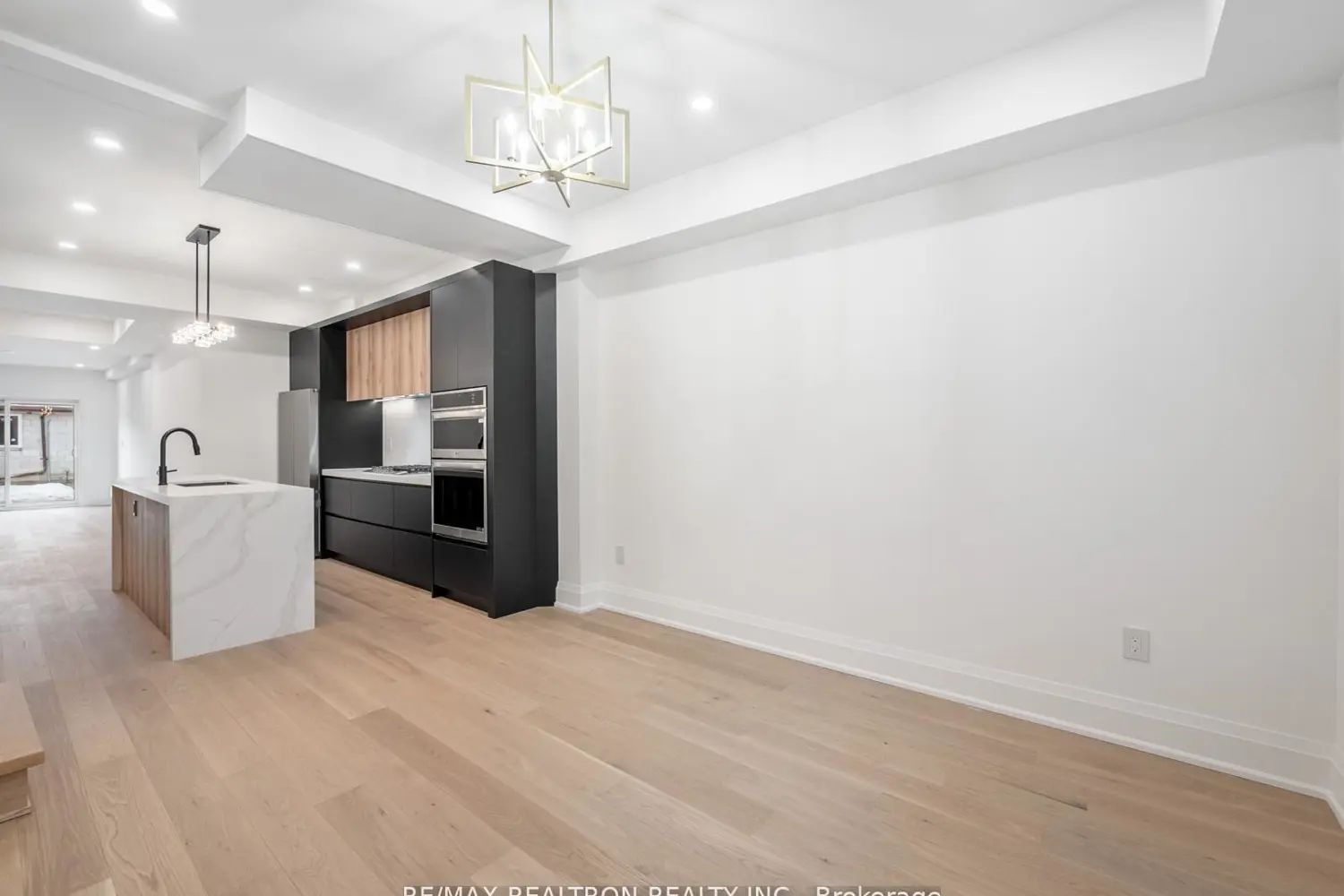 283 Euclid Avenue photo 4