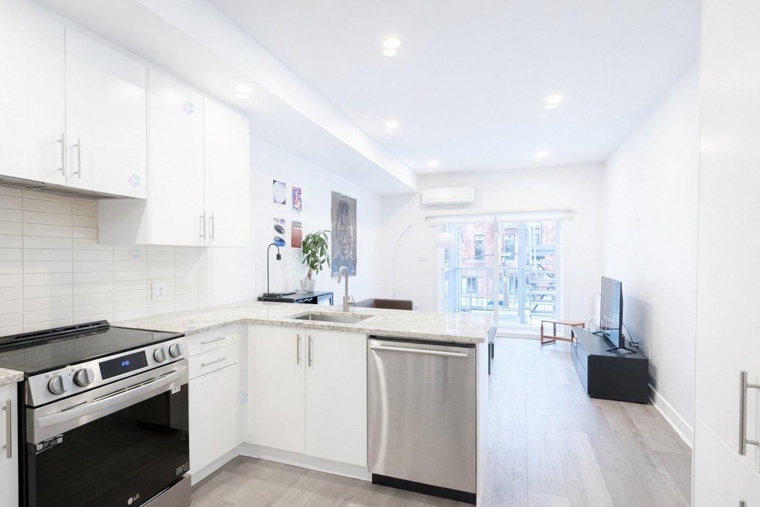 6892 Rue De La Roche