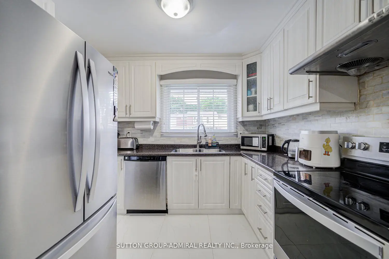 4 Hilda Court photo 2