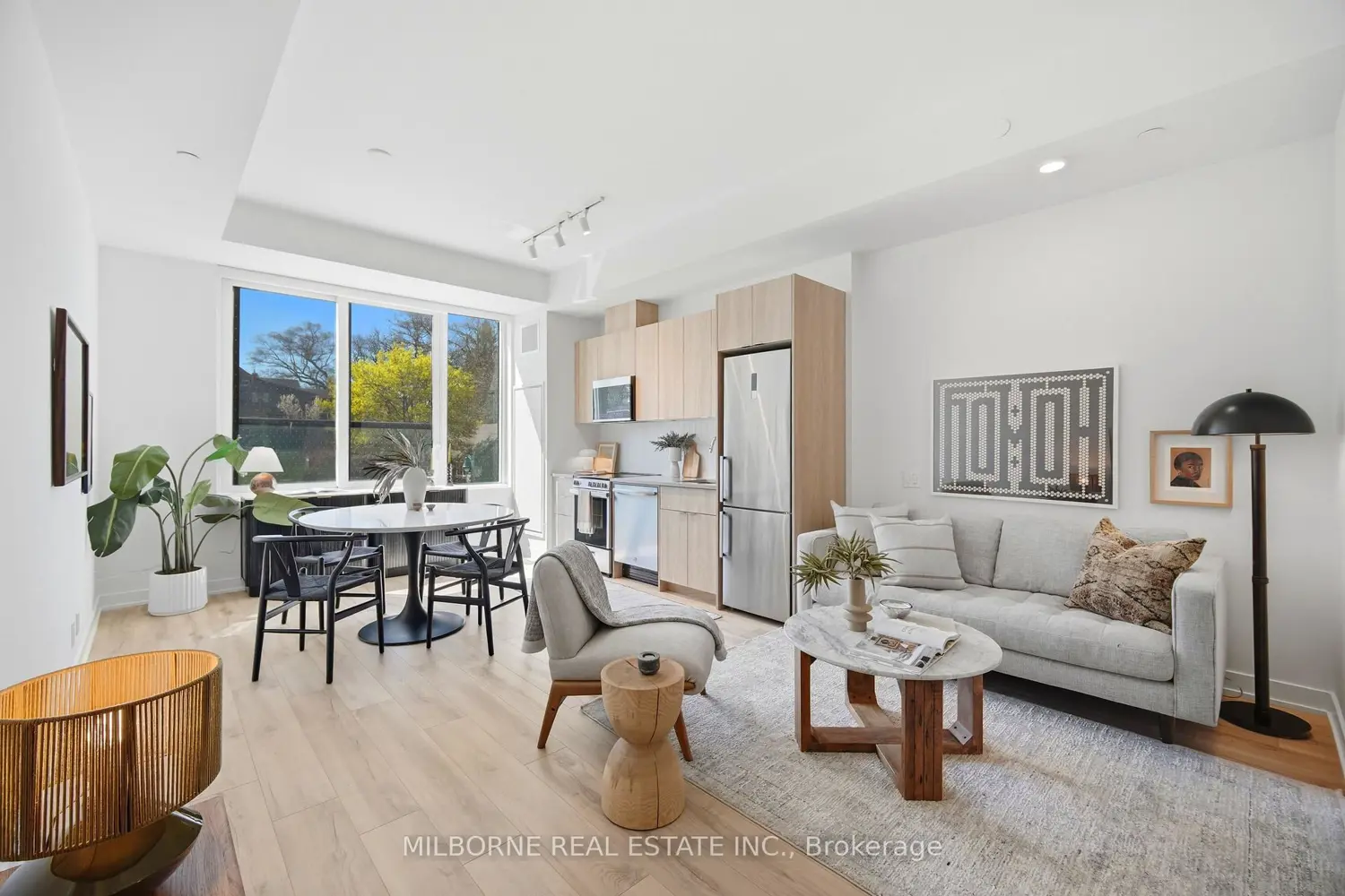 1660 Bloor Street 207