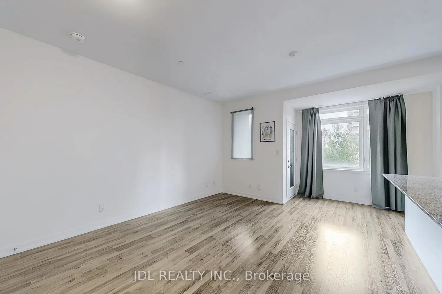 370 Red Maple Road 112 photo 2