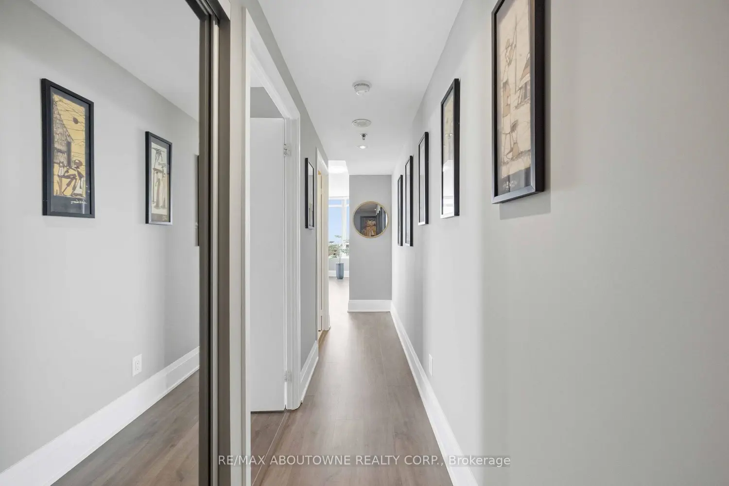 11 Superior Avenue 904 photo 3