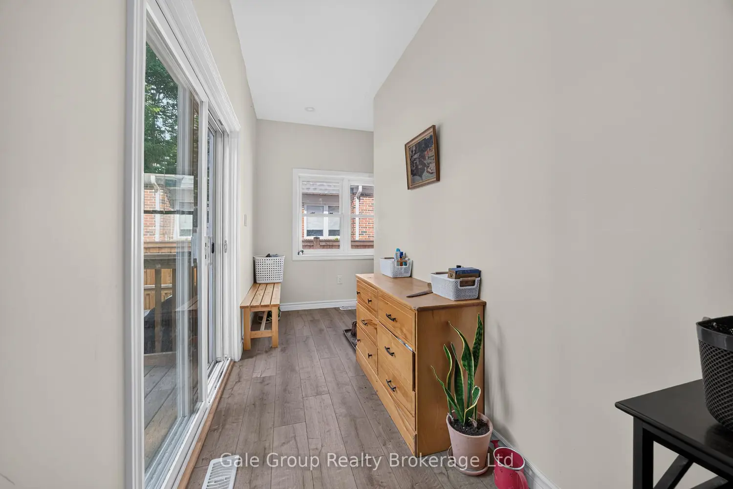 445 Vincent Street photo 5