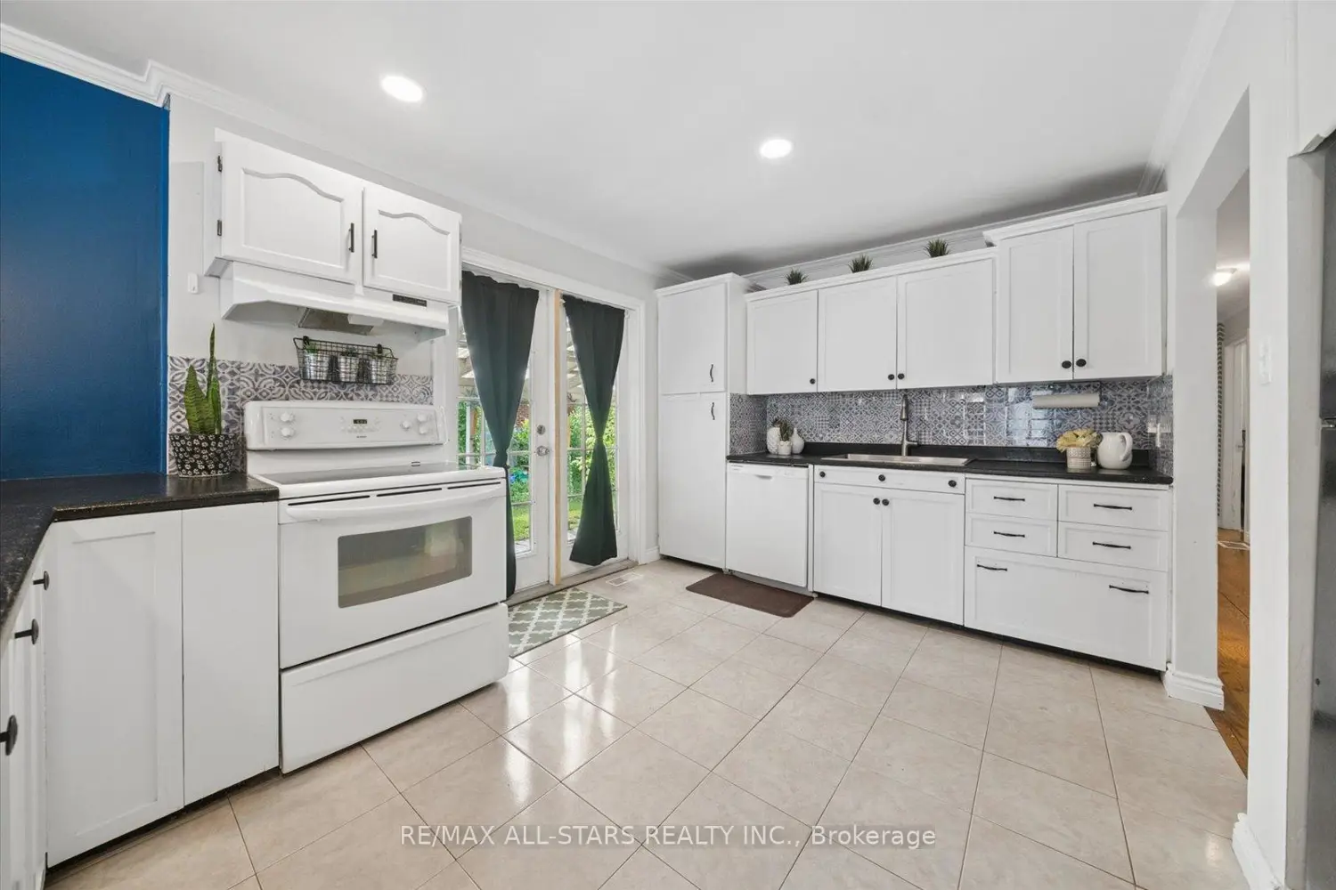 340 Walter Drive photo 4