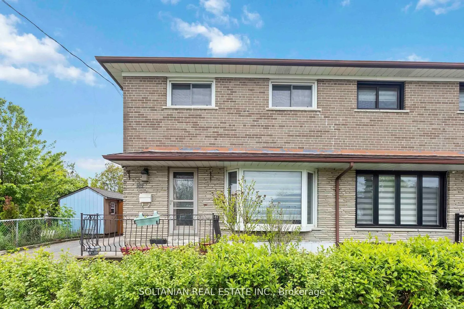 102 Elnathan Crescent photo 2
