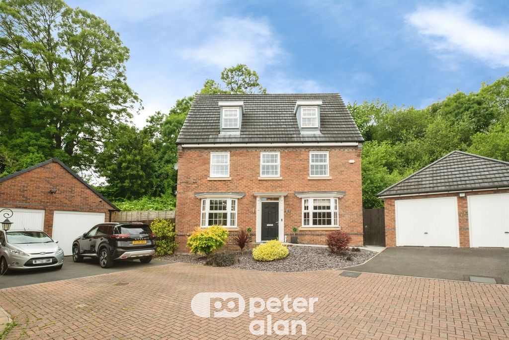 5 bed detached house for salePoppy Field Avenue, Llantarnam, Cwmbran NP44