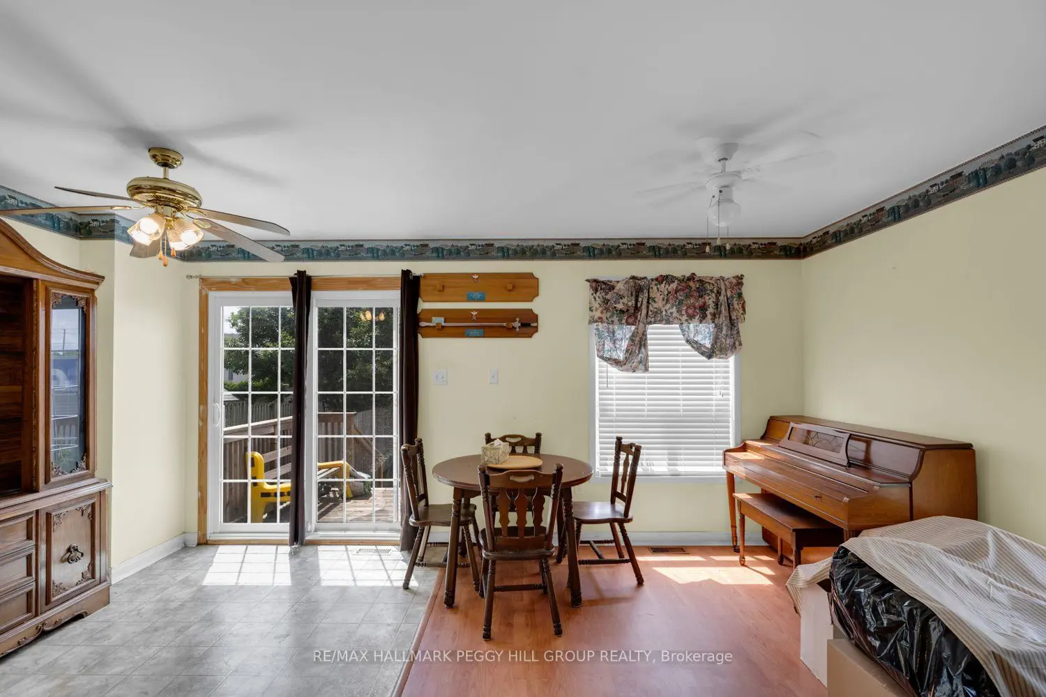 46 Henderson Crescent photo 4