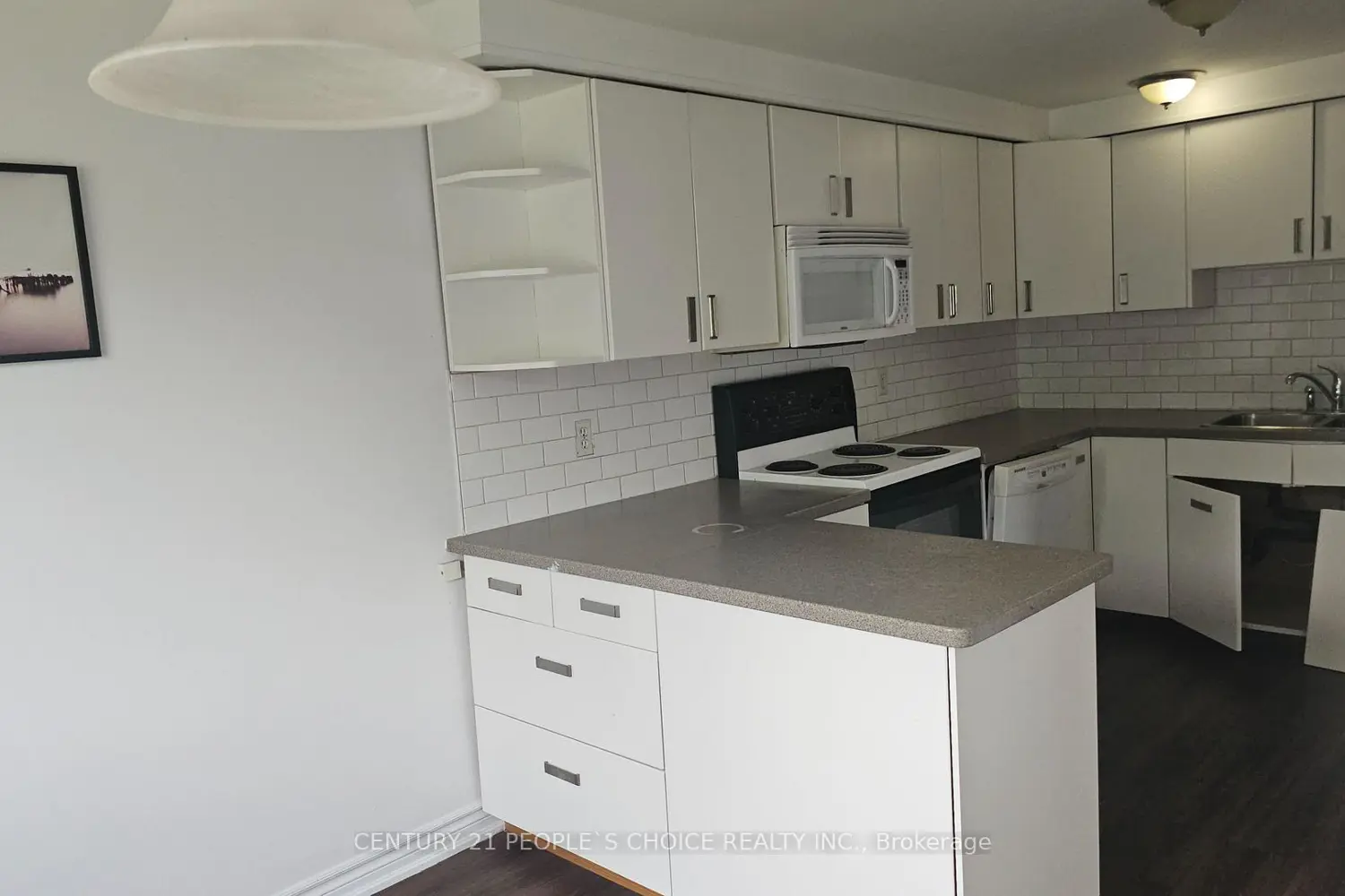 58 Belwood Crescent photo 4