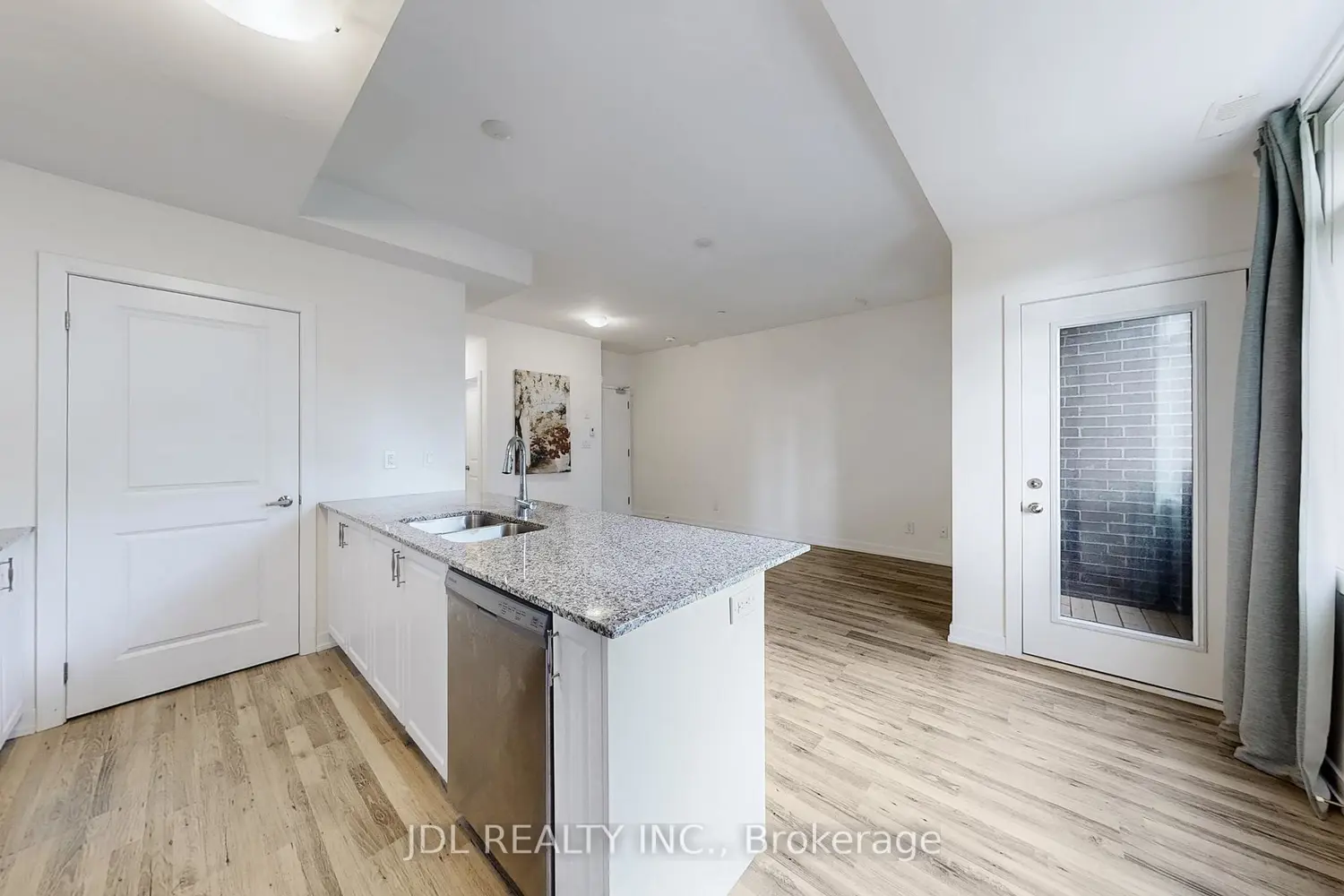 370 Red Maple Road 112 photo 4