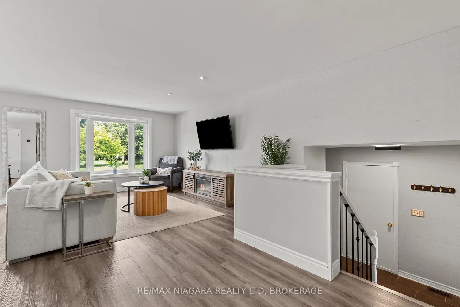 14 The Cedars photo 3
