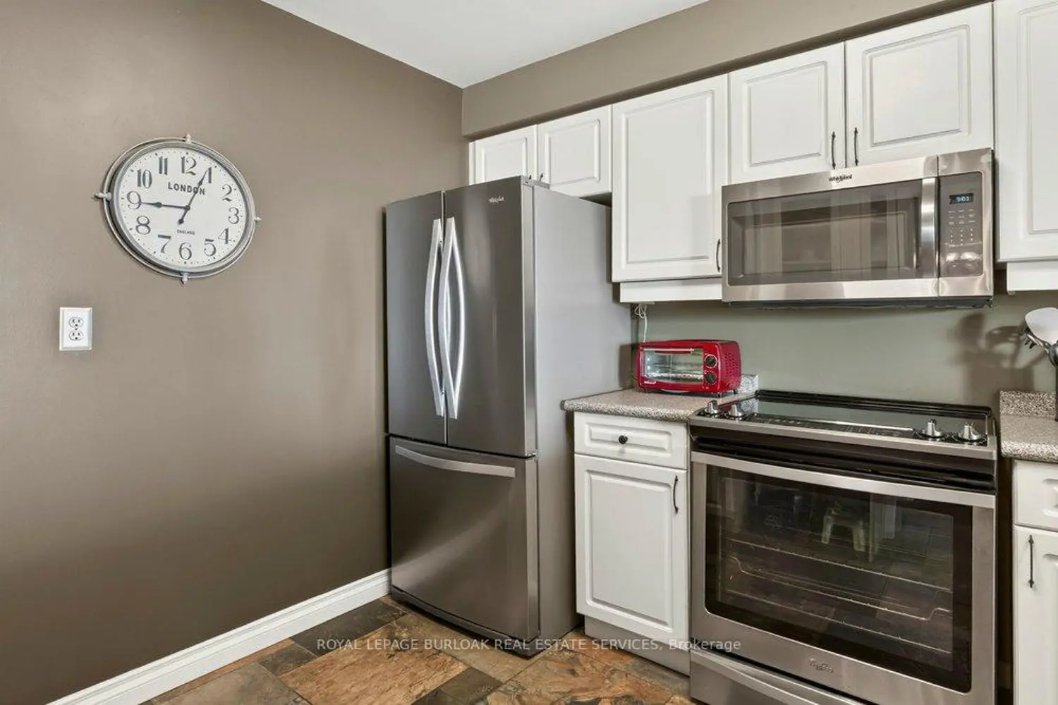 1276 Maple Crossing Boulevard 1406 photo 5