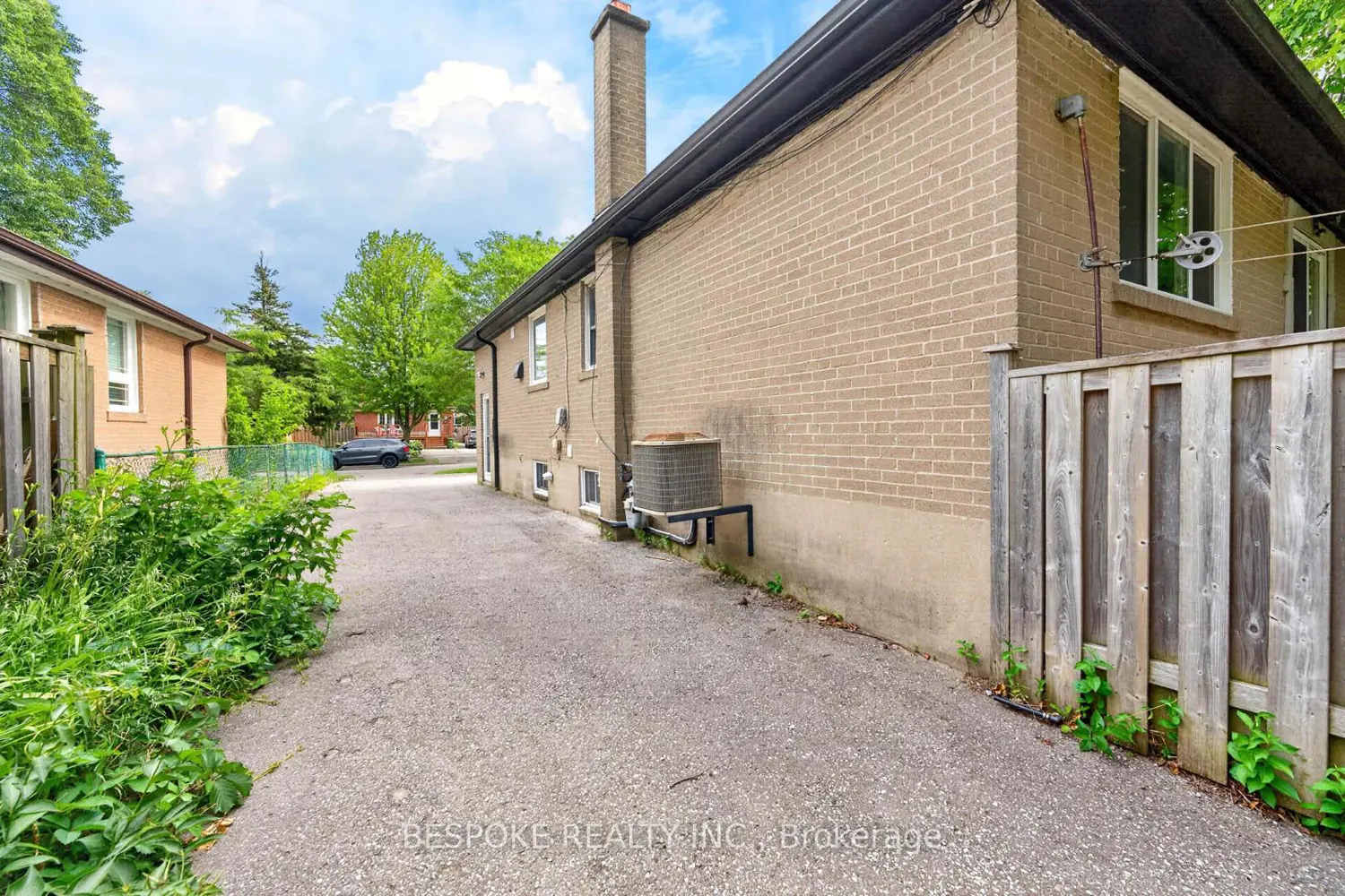 178 Sedgemount Drive photo 3