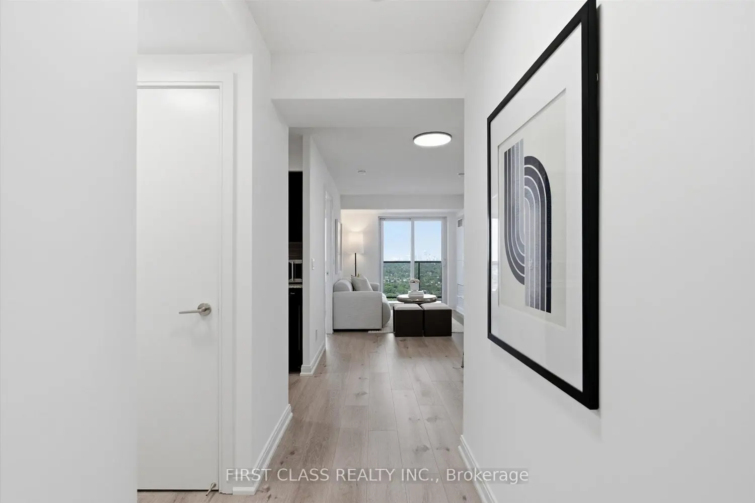 181 Village Green Square 2918 photo 3