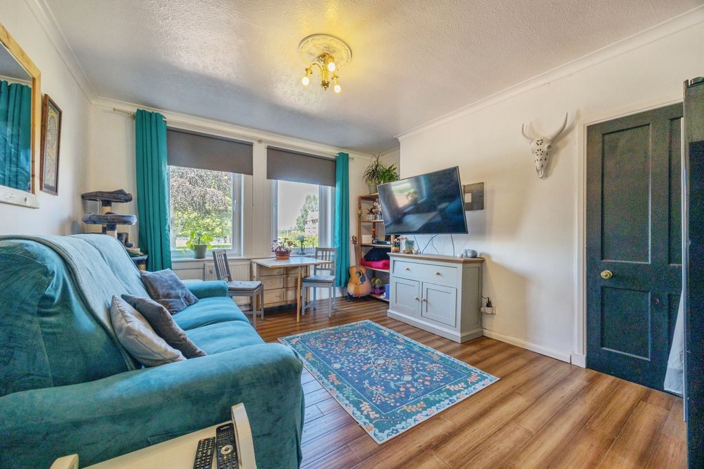 3 bed flat for saleRosebery Crescent, Gorebridge EH23 photo 3