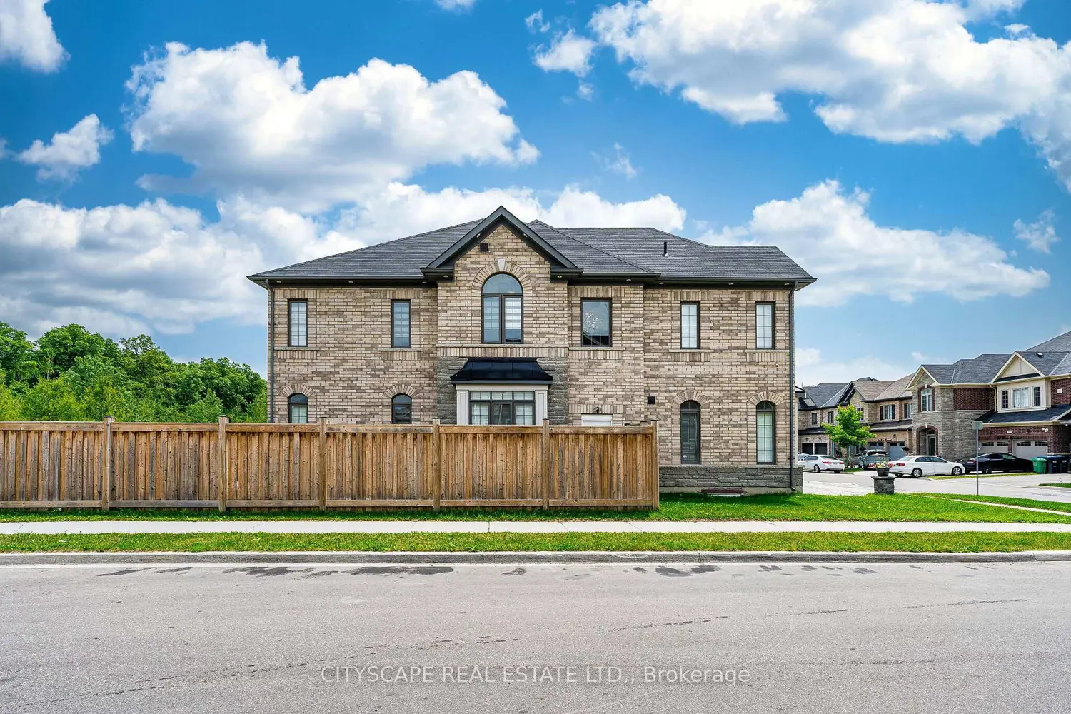 54 Ezra Crescent photo 2