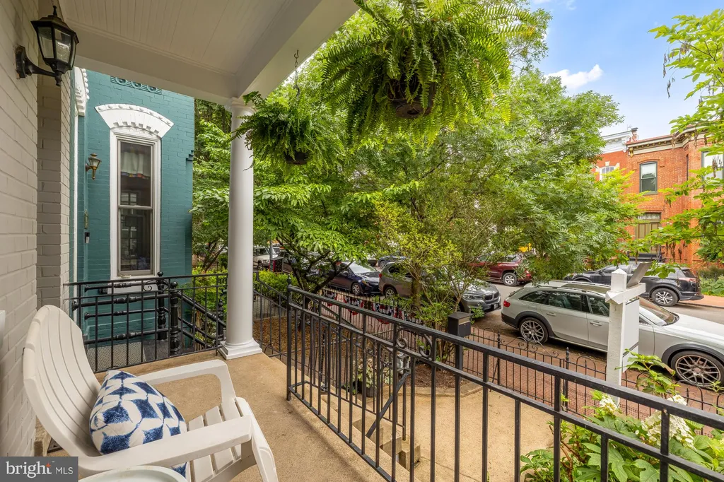 647 A Street SE, Washington, DC 20003 photo 4