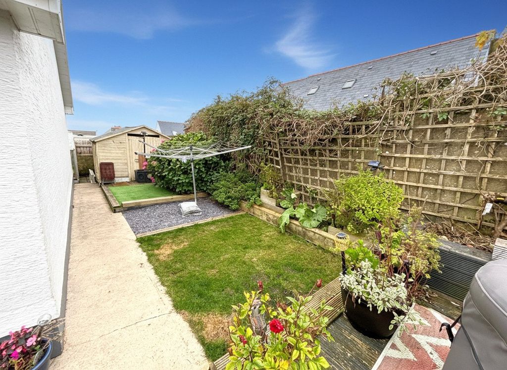 3 bed bungalow for saleSt. Catherines Close, Princes Gate, Narberth, Pembrokeshire SA67 photo 4