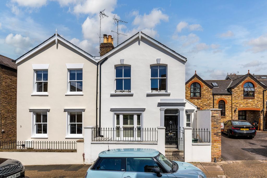 4 bed semi-detached house for saleGrosvenor Road, Richmond TW10