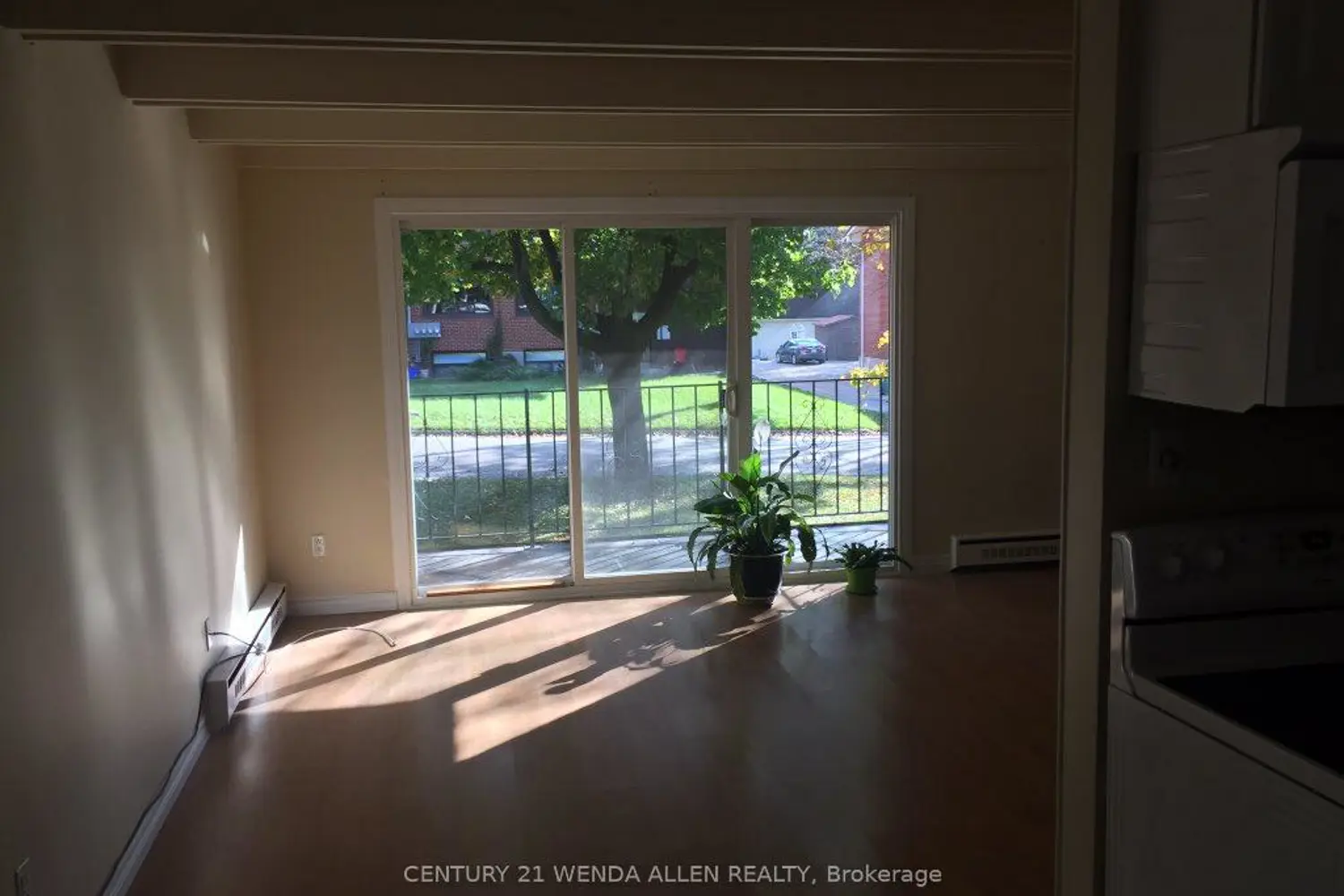 558 Lansdowne Drive photo 3