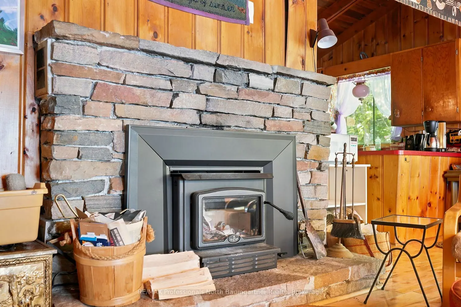 1698 Burleigh Road photo 2