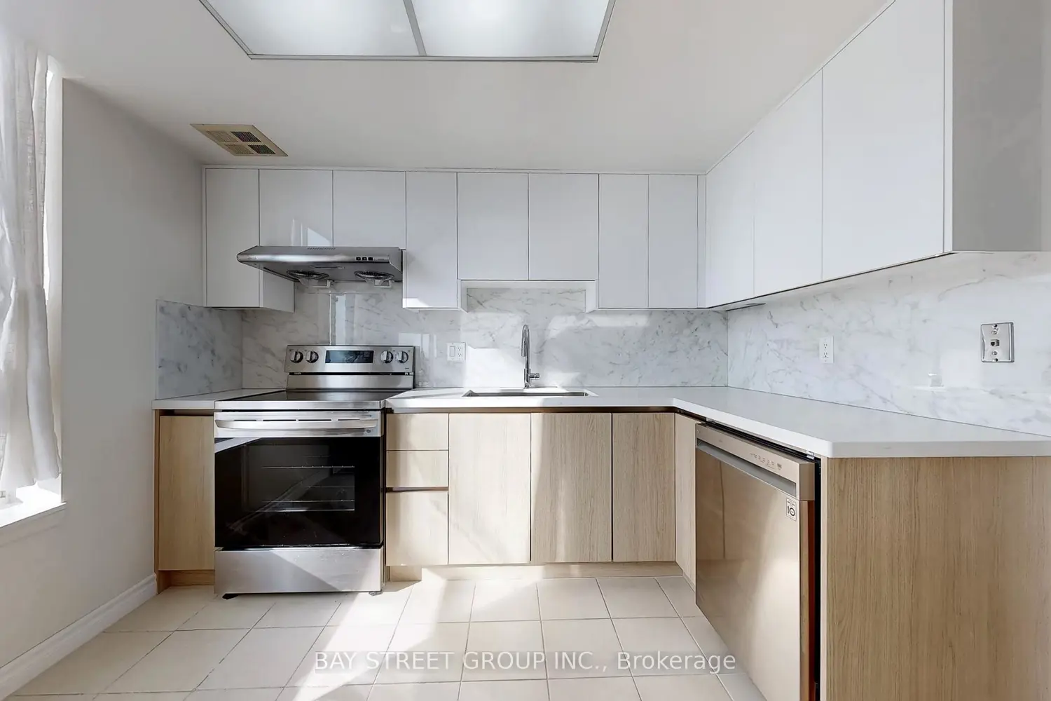 275 Bamburgh Circle 1708 photo 5