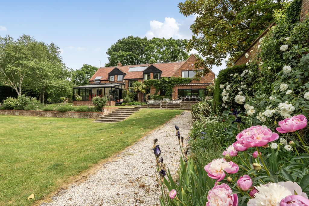5 bed detached house for saleRoad Running Through, Oxford OX33 photo 3