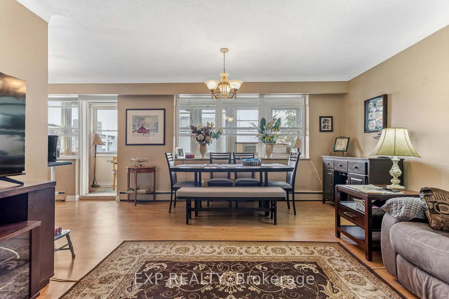 38 Charlton Avenue 302 photo 4