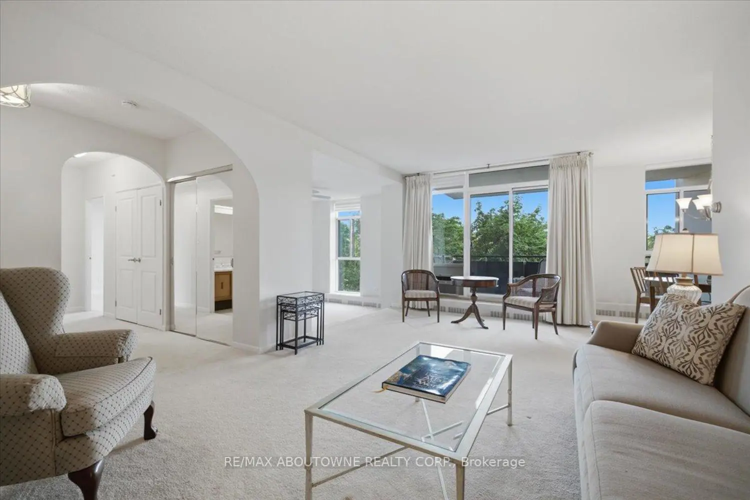 5250 Lakeshore Road 401 photo 4