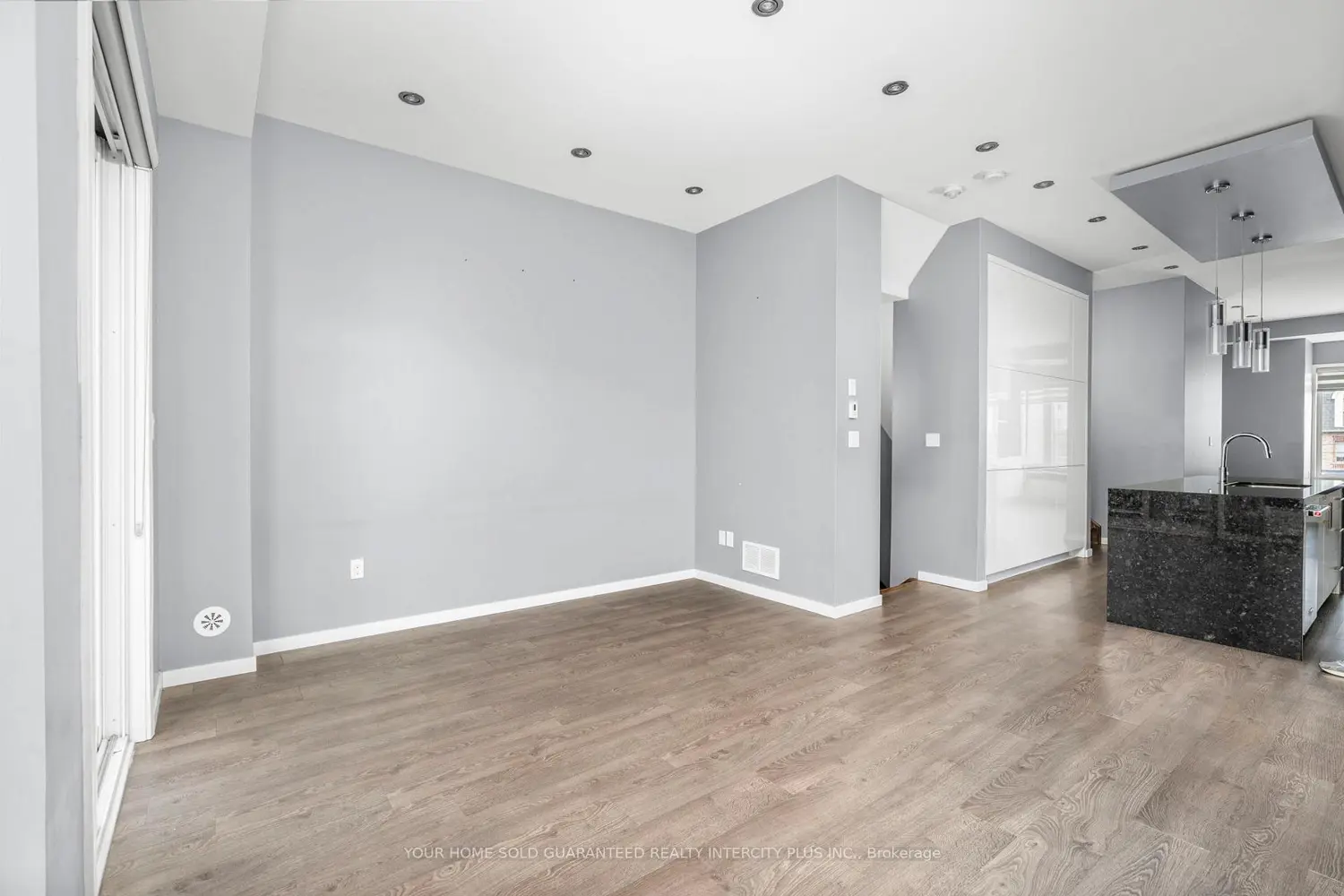 3910 Major Mackenzie Drive photo 5