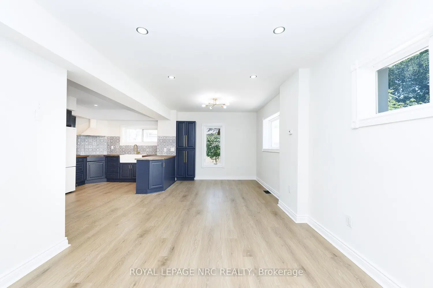 6423 Barker Street photo 5