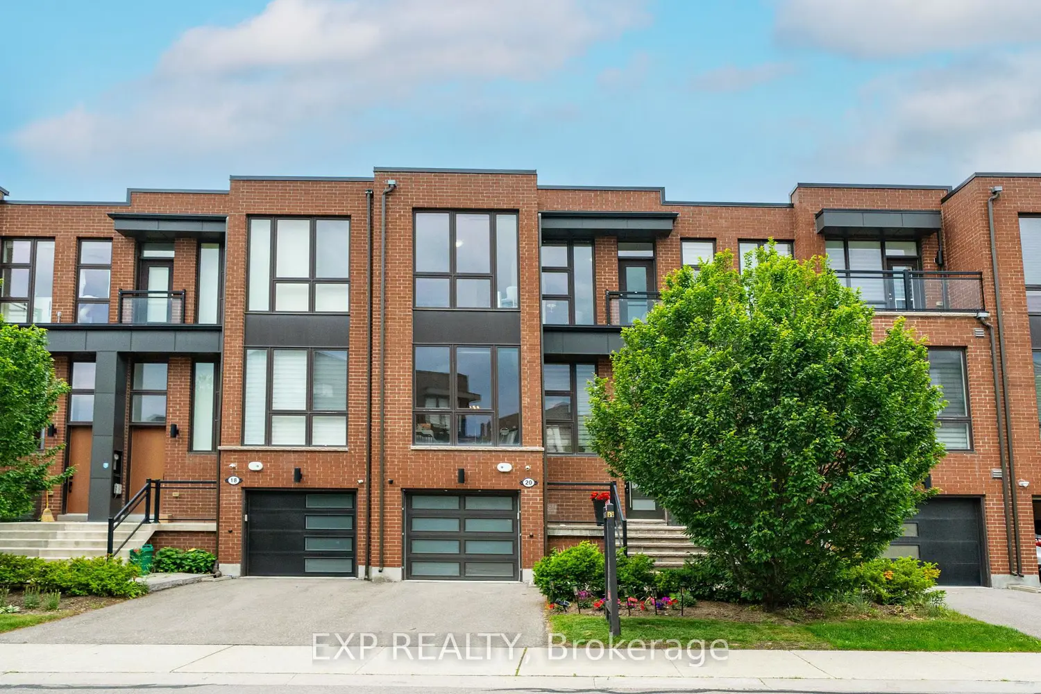 20 Crestridge Drive photo 3